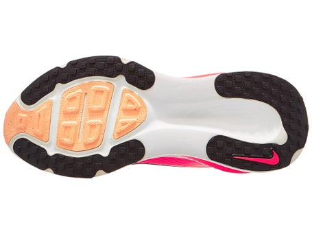 Nike Vomero 18\Womens Shoes\Hot Lava/Black/Orange